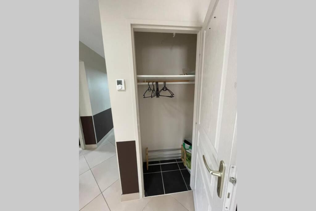 Superbe Appartement Avec 2 Chambres - 9 Personnes - Parking Prive Tournon-sur-Rhone Buitenkant foto