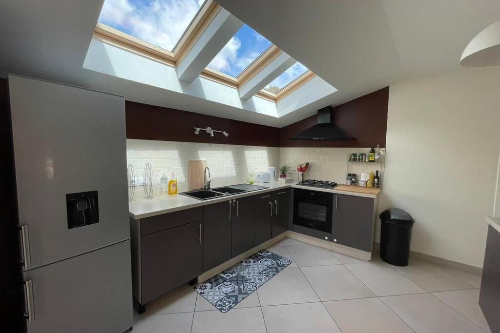 Superbe Appartement Avec 2 Chambres - 9 Personnes - Parking Prive Tournon-sur-Rhone Buitenkant foto